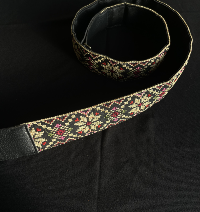 قشاط شنطة مطرز أسود نقشة نجمة