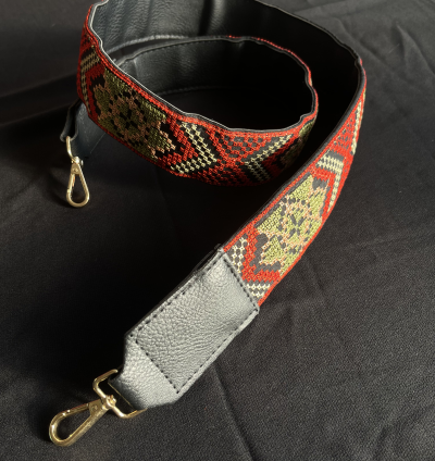 قشاط شنطة مطرز أحمر نقشة مثلث