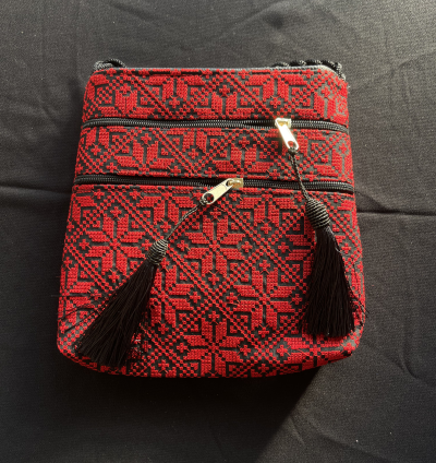 شنطة قماش سحابين أمامي مطرز أحمر سادة